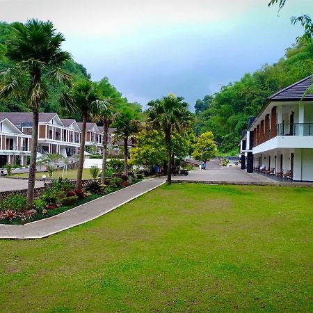 Zuri Resort Cipanas Puncak Eksteriør billede