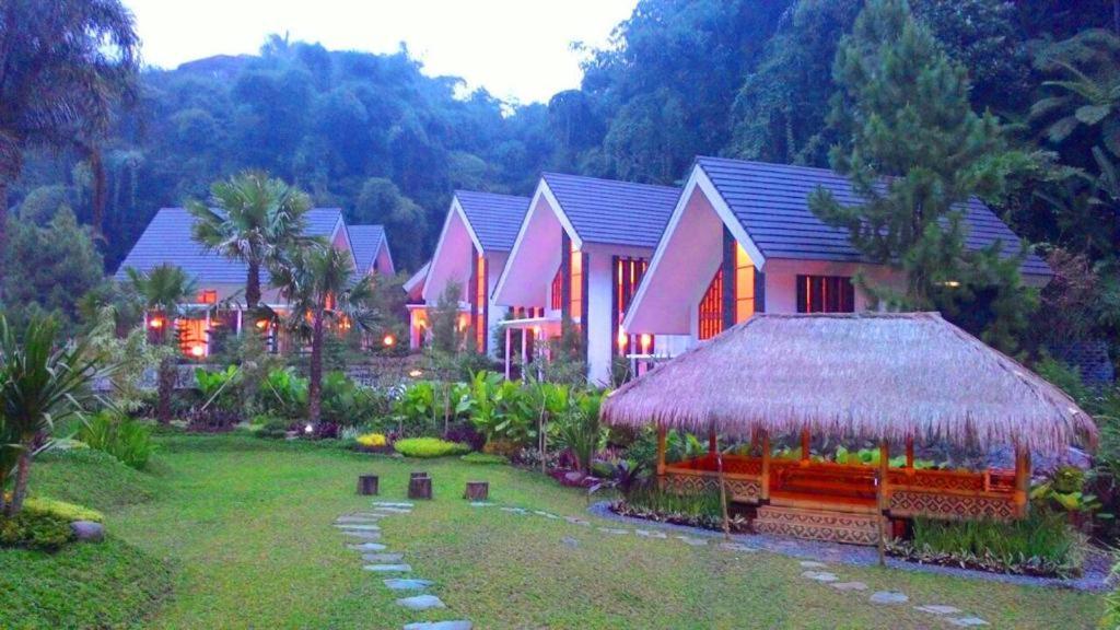 Zuri Resort Cipanas Puncak Eksteriør billede